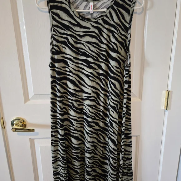 Joe Fresh Zebra Pattern Top - Picture 1 of 4